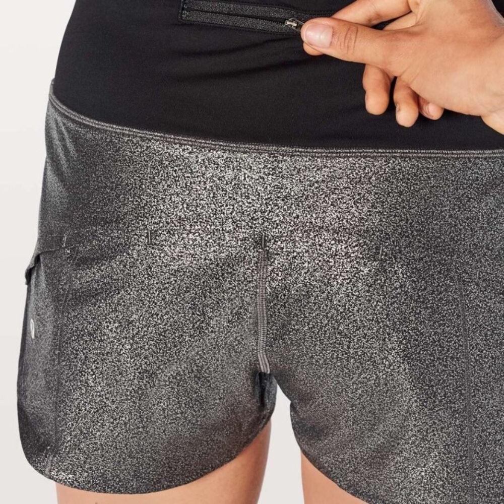Lululemon Speed Up Shorts Low Rise 2.5" Luminosity
Foil Print Black Silver - Picture 2 of 8